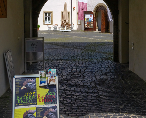 Ausstellungsraum im Hennebergischen Museum Kloster Veßra; Bild: Michael Schnell