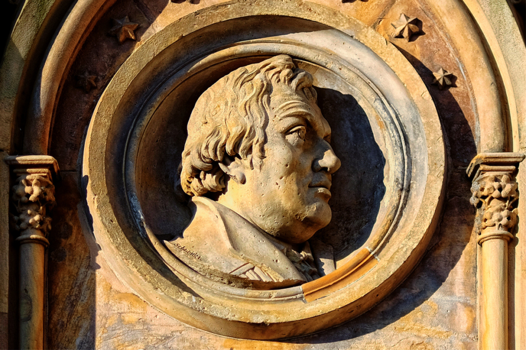 Das Luther-Relief an der Marktkirche halle; Bild: Michael Schnell