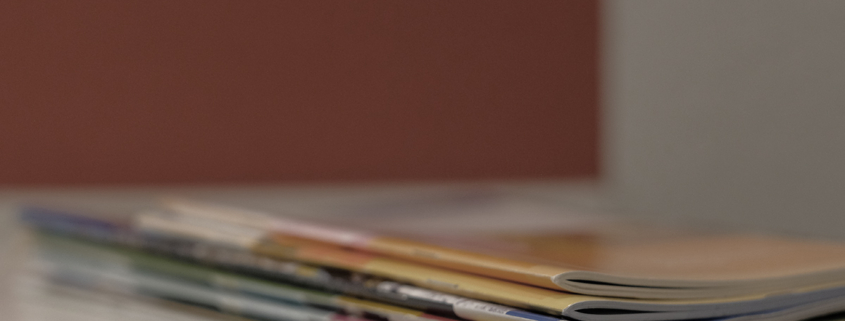Zeitschriftenstapel; Foto: Michael Schnell