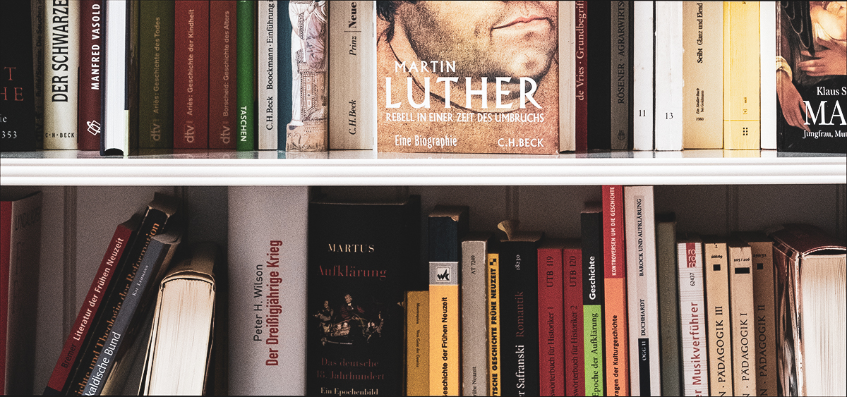 Bücherregal: Historische Bücher; Bild: Michael Schnell